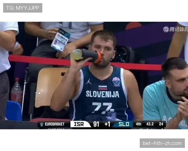 刷到卢卡·东契奇日常照：豪车旁居然穿着家居拖，场上火力下场随意到离谱